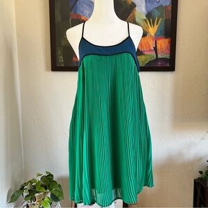 THML Kelly Green Navy Pleated Dress Size Medium